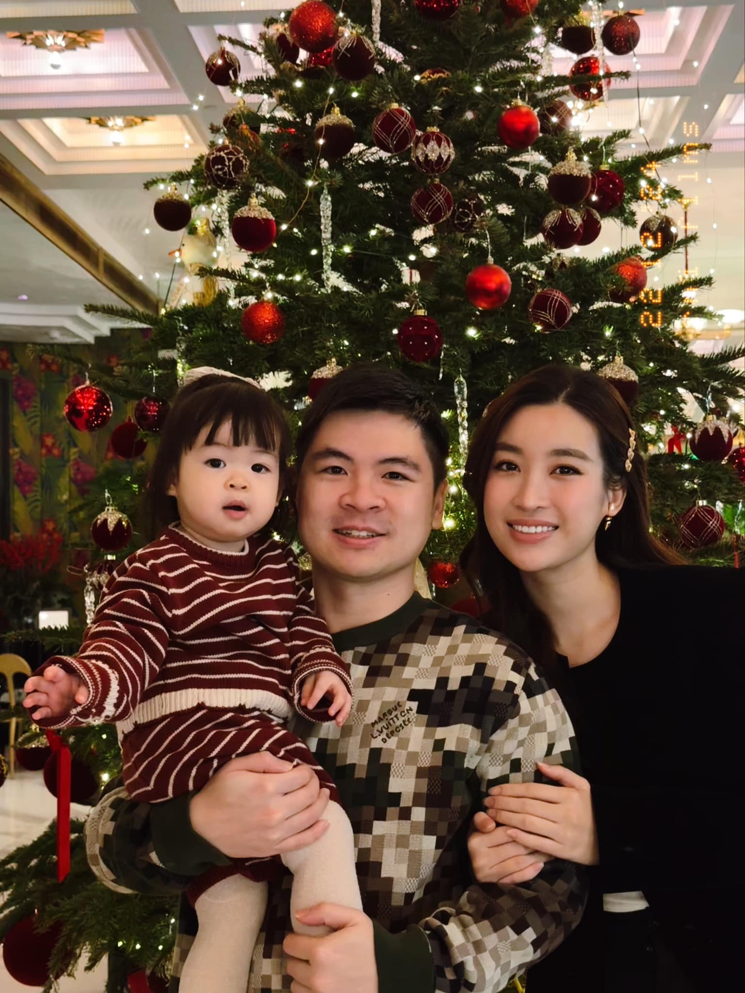 Con gái cưng của cặp đôi 'quyền lực' Vbiz: Bố là doanh nhân thành đạt, mẹ là Hoa hậu Đỗ Mỹ Linh - onhkinh