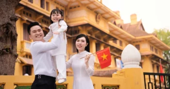 MC Hạnh Phúc ghi dấu khoảnh khắc gia đình ấm áp tại Quảng trường Ba Đình - ongkinh