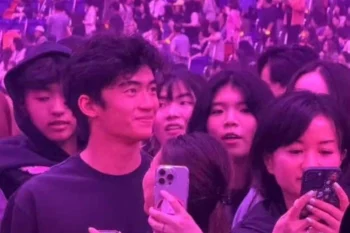 Con trai Trương Bá Chi: Vẻ ngoài 'đốn tim' và cuộc sống 'ngậm thìa vàng' - ongkinh