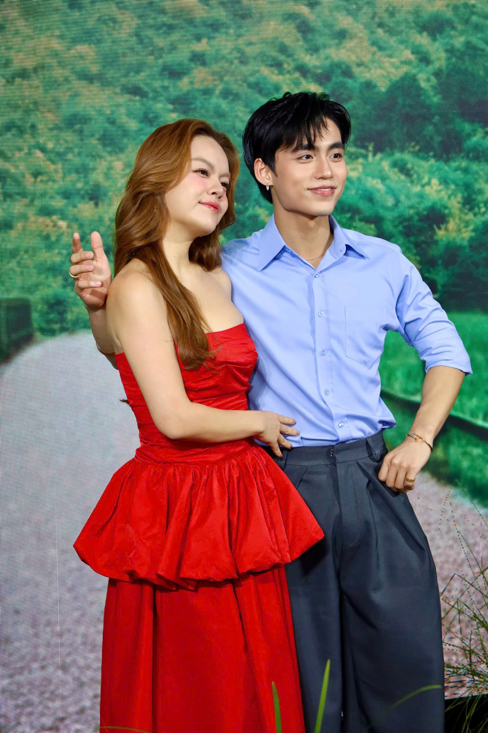 Mono gây sốt mạng xã hội với hành động ga lăng, lịch thiệp tại sự kiện ra mắt MV - Ongkinh