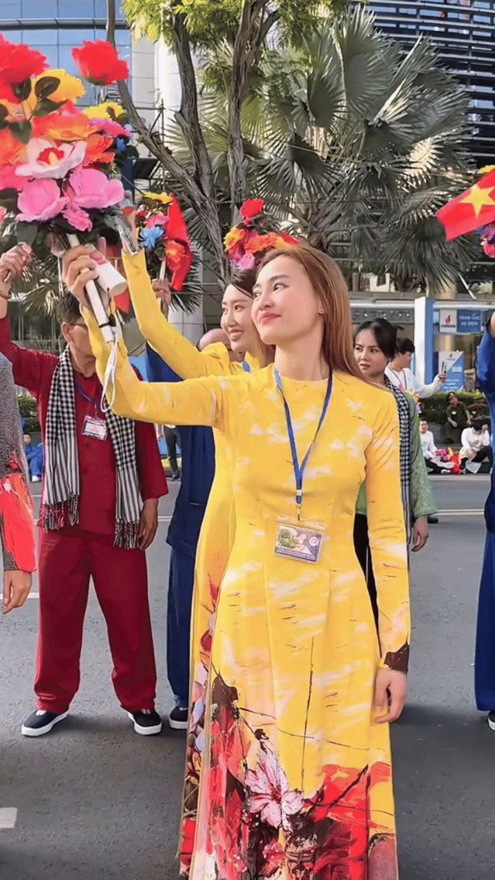 Ninh Dương Lan Ngọc gây choáng với năng lượng đỉnh cao: Sáng "cháy" hết mình ở concert quốc gia, chiều đã thần thái sang chảnh tại show thời trang - Ống kính