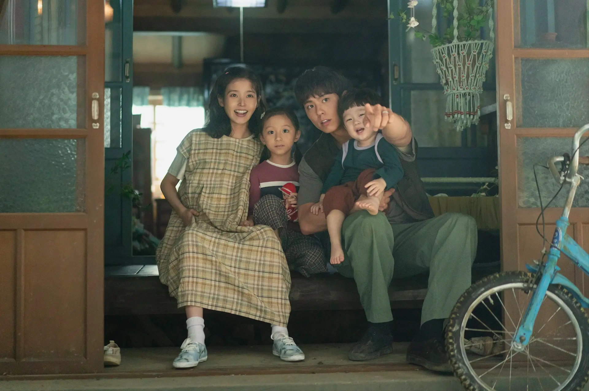 "Khi cuộc đời cho bạn quả quýt" thắng lớn tại Baeksang 2025 - Ongkinh