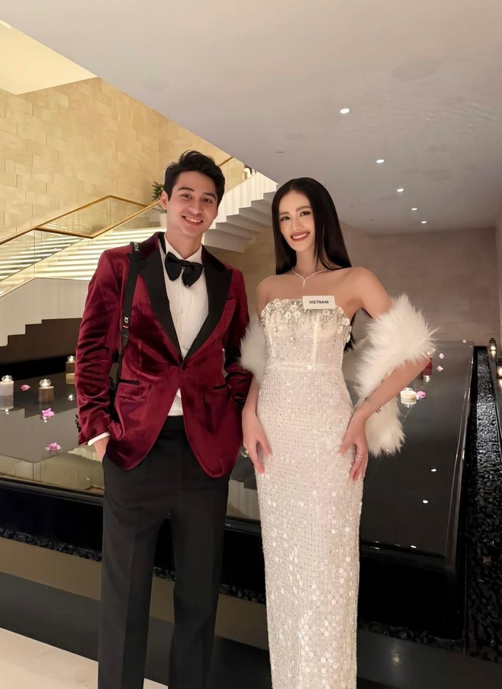 Ý Nhi xuất hiện trên bìa tạp chí Miss World cùng đại diện Thái Lan, Úc, New Zealand - Ongkinh