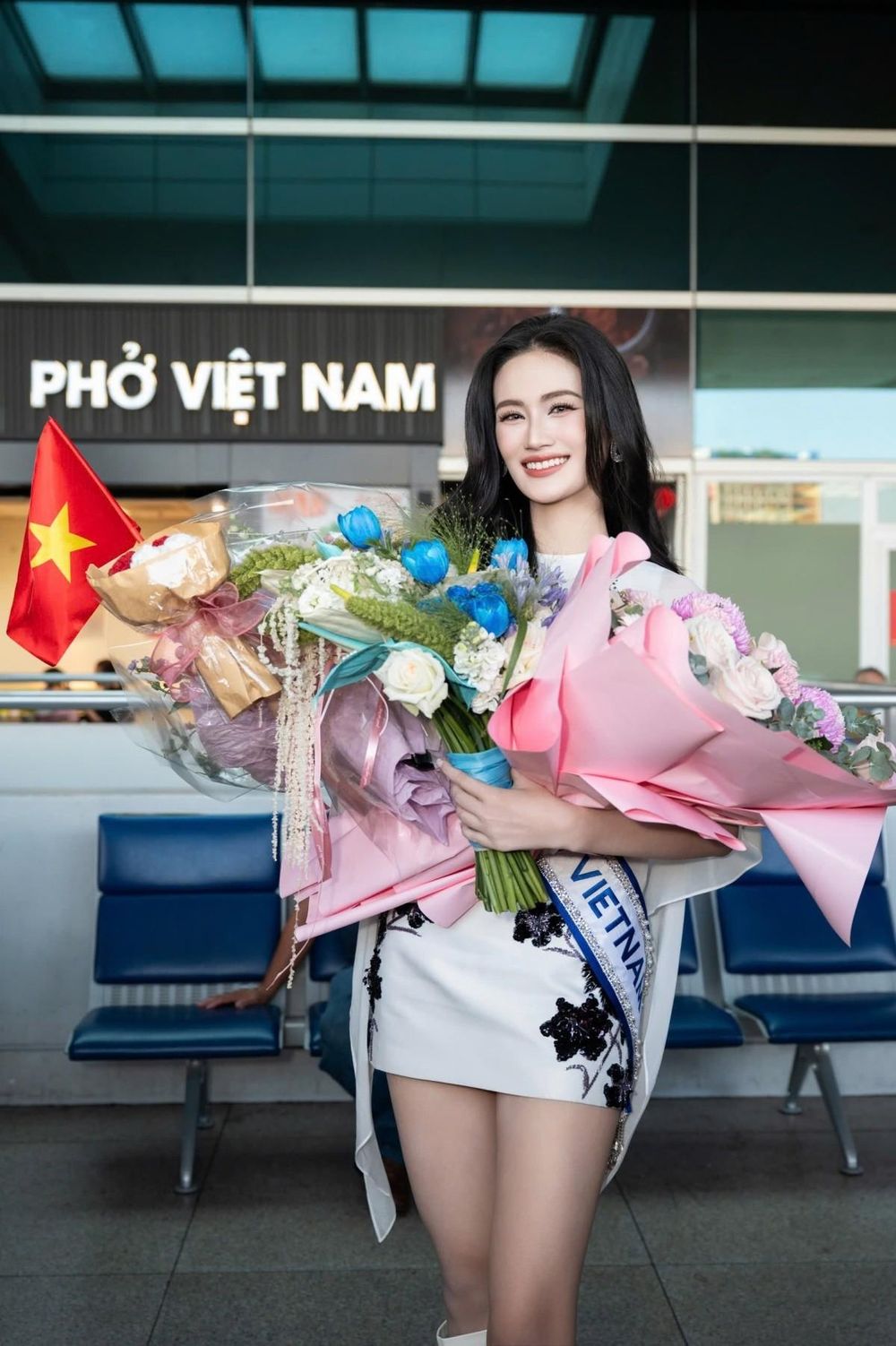 Bạn trai Hoa hậu Ý Nhi vắng mặt khi cô lên đường dự thi Miss World 2025 - Ongkinh