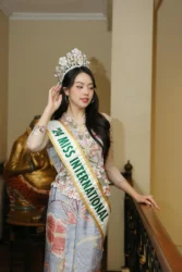 Sức khỏe Hoa hậu Thanh Thủy gặp trục trặc trong chuyến đi Indonesia - Ongkinh