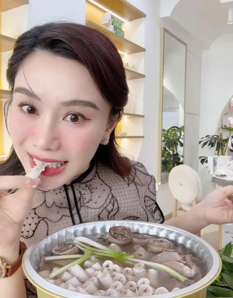 TikTok 'dậy sóng' với trào lưu sao Việt khoe cảnh ăn lòng se điếu, Tina Thảo Thi cũng được nhắc đến - ongkinh