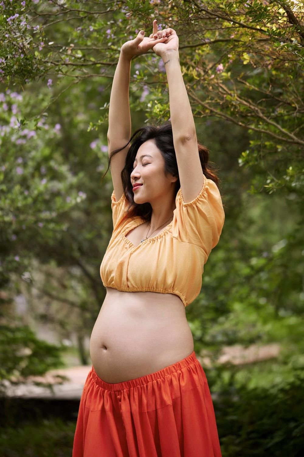 MC Yumi Dương mang thai lớn vẫn đầy quyến rũ, thần thái cuốn hút - Ongkinh