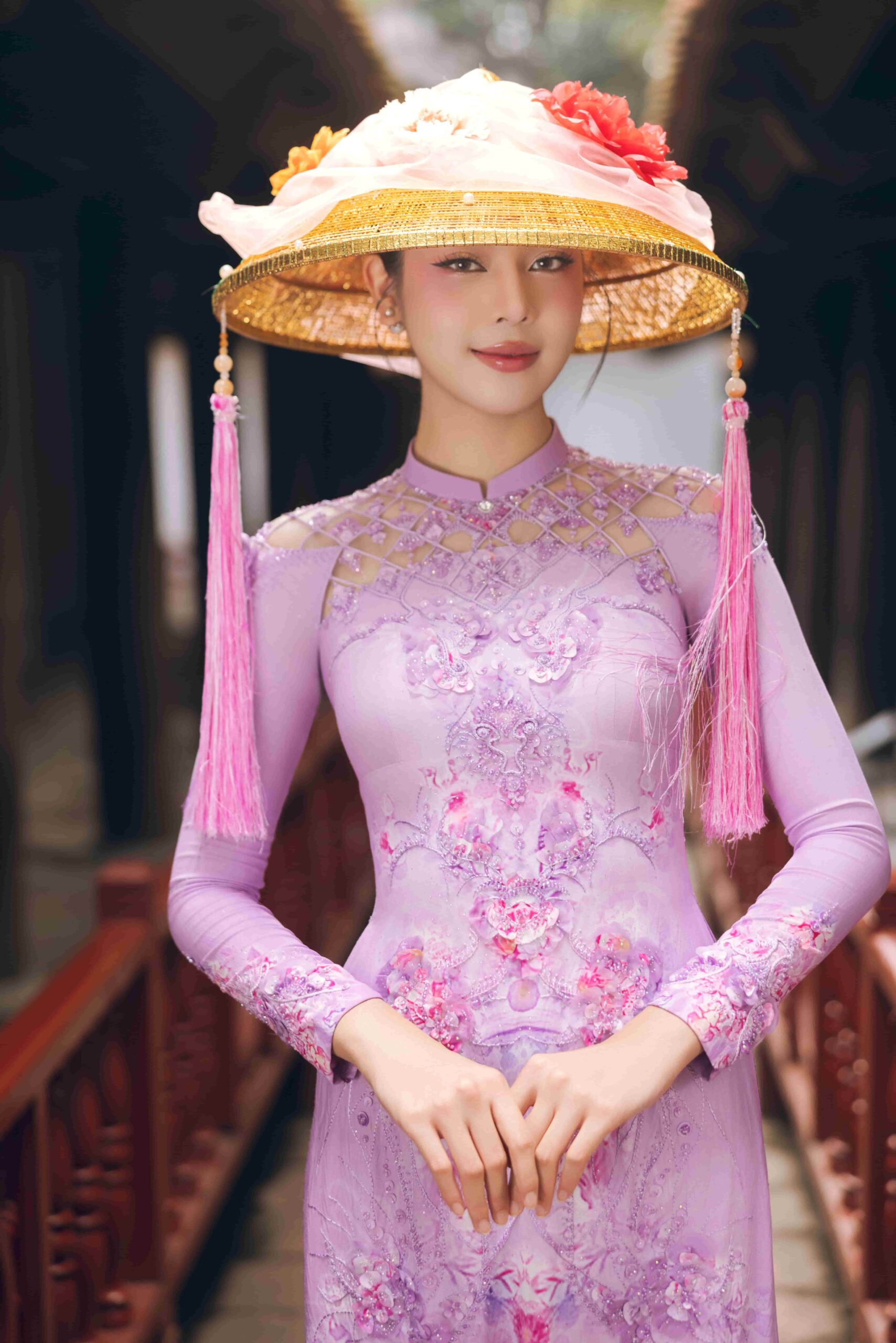 Hoa hậu Thanh Thủy rạng rỡ khoe sắc tại các biểu tượng Hà Nội - ongkinh