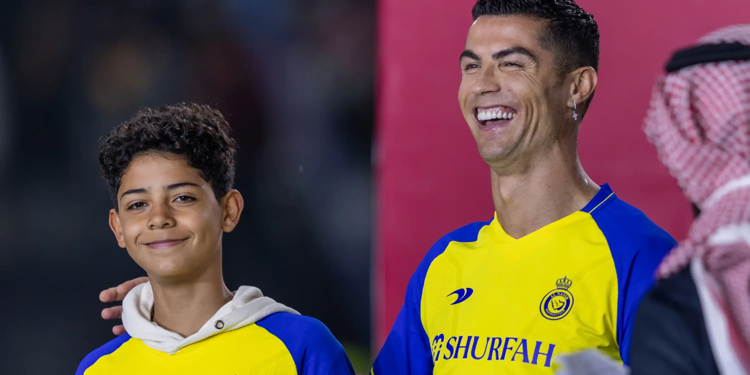 Ronaldo tự hào về con trai sau trận ra mắt U15 Bồ Đào Nha-ongkinh