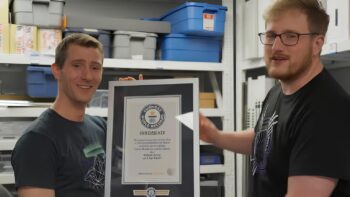 Máy tính 1 triệu USD giúp Linus Tech Tips phá kỷ lục thế giới-ongkinh