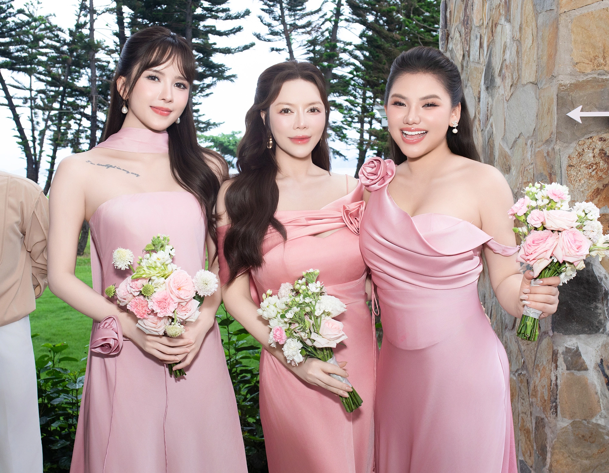 Đám cưới Hồ Quỳnh Hương quy tụ dàn phù dâu toàn người nổi tiếng - Ongkinh
