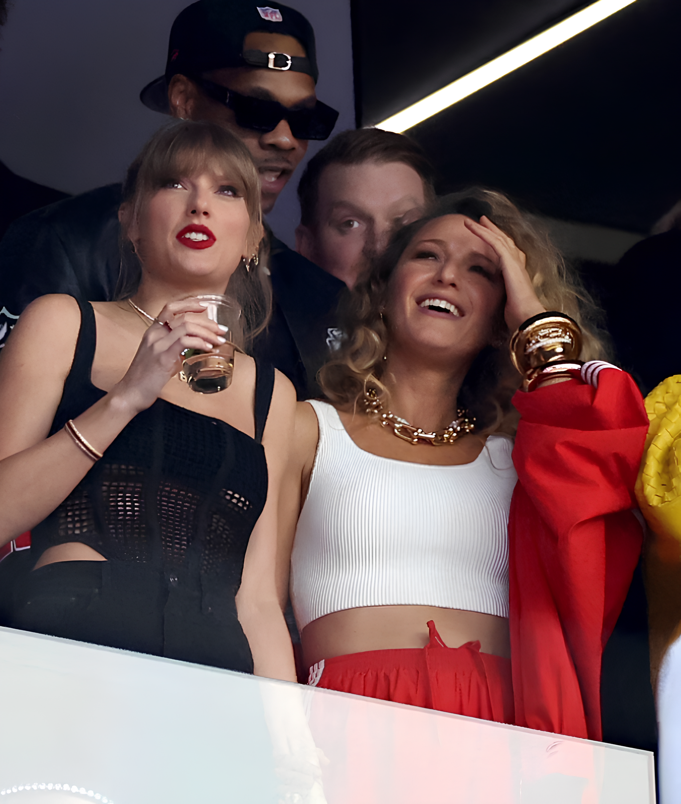Taylor Swift "nổi giận" vì bị bạn thân "lôi" vào cuộc chiến pháp lý 400 triệu đô - Ongkinh