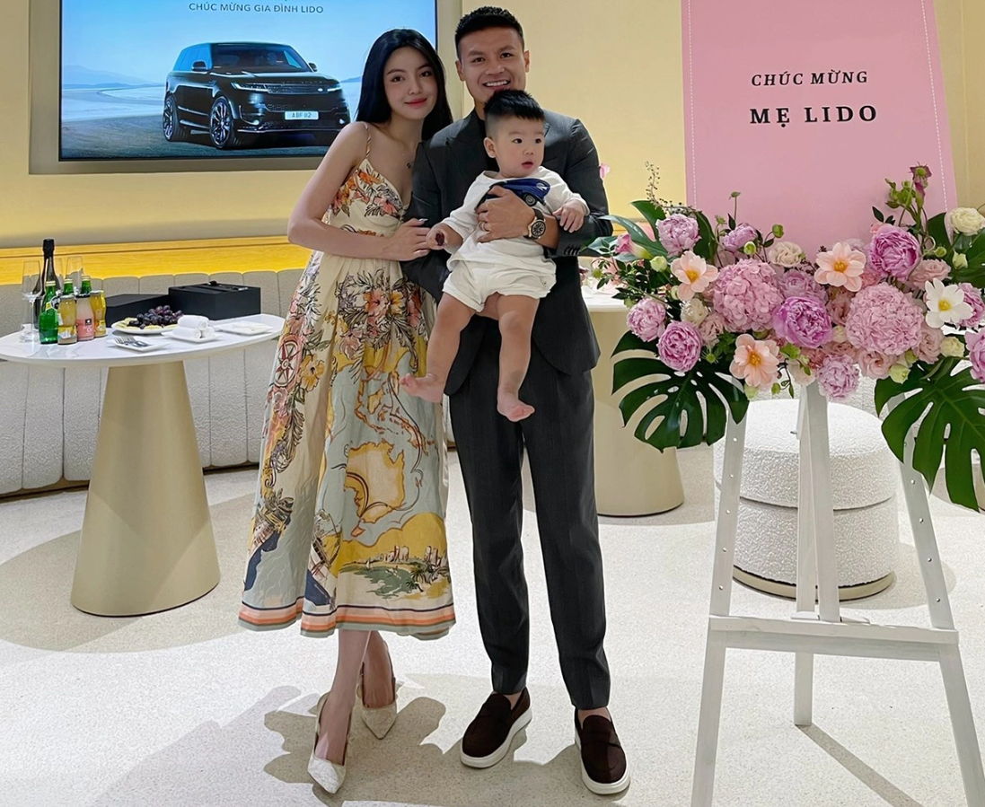 Quang Hải "chơi lớn" tặng vợ xế hộp 8 tỷ - Ongkinh