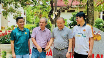 HLV Park Hang-seo "tái ngộ" bầu Đức tại HAGL - Ongkinh