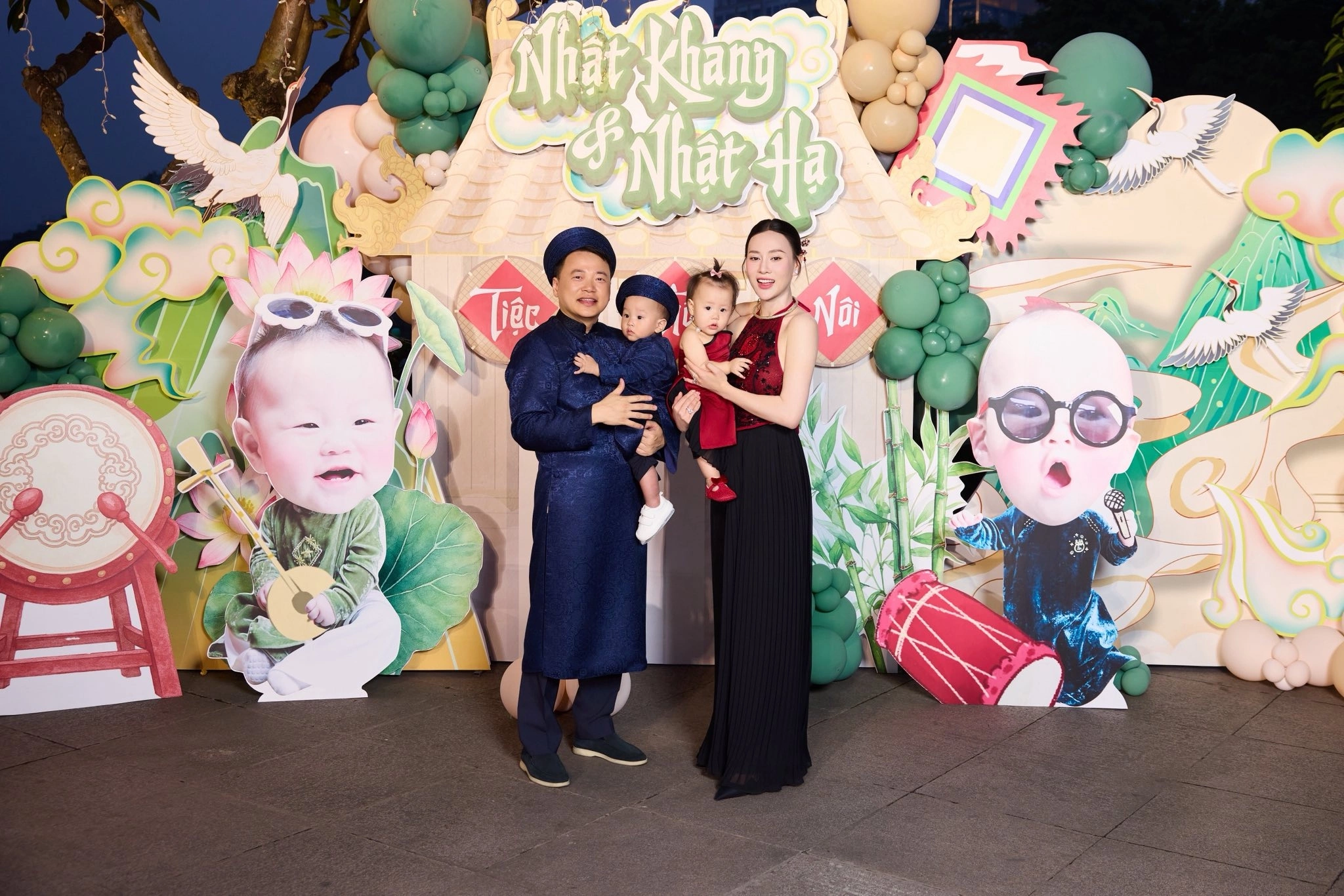Phương Oanh và màn catwalk ấn tượng trong tiệc mừng thôi nôi của hai nhóc tì - Ongkinh