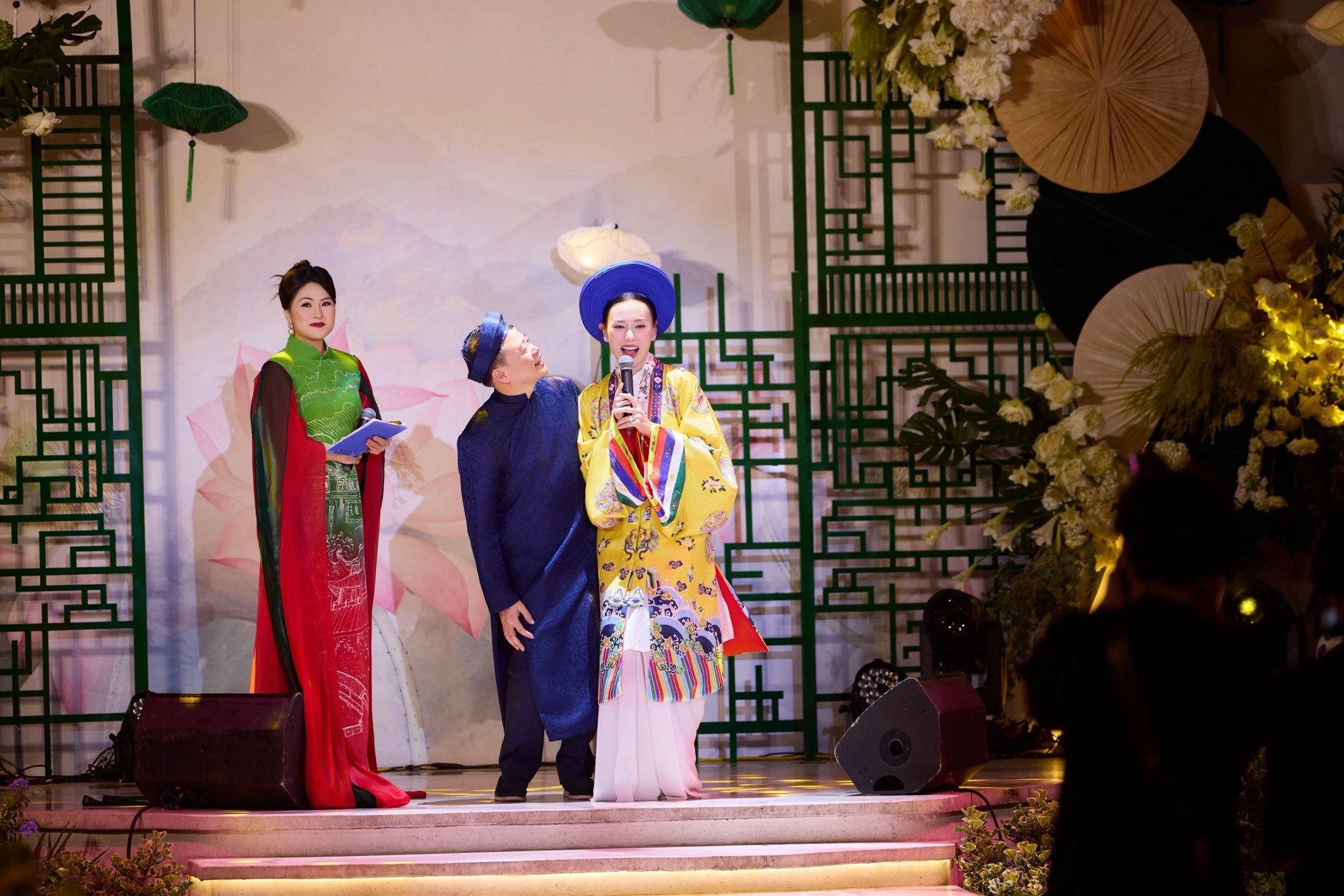 Phương Oanh và màn catwalk ấn tượng trong tiệc mừng thôi nôi của hai nhóc tì - Ongkinh