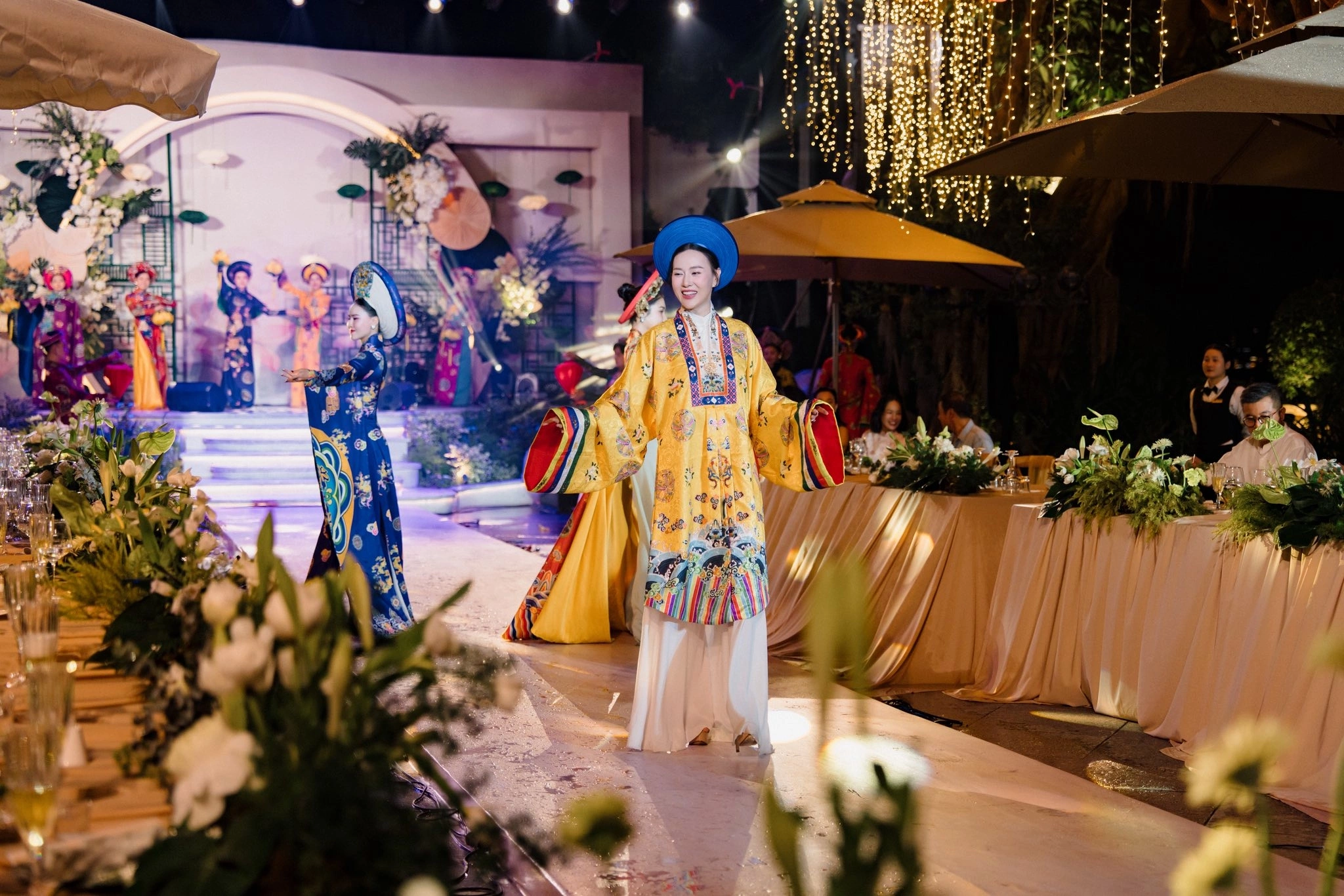 Phương Oanh và màn catwalk ấn tượng trong tiệc mừng thôi nôi của hai nhóc tì - Ongkinh