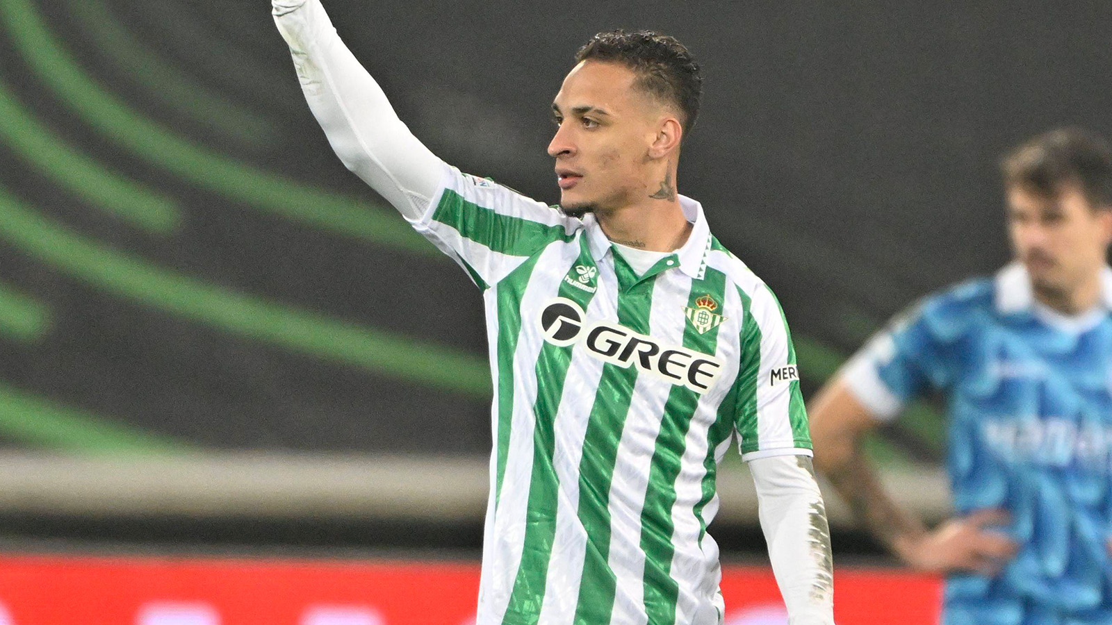 Antony rất khó để ở lại Betis -ongkinh