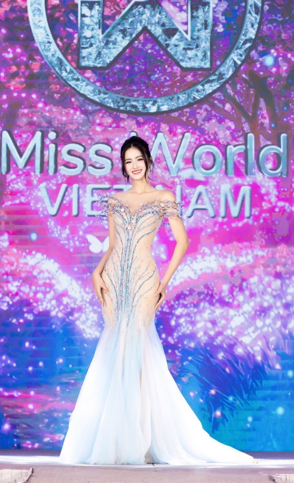 Ý Nhi diện trang phục đầu tiên đến Miss World, cộng đồng mạng phản ứng thế nào? - Ongkinh