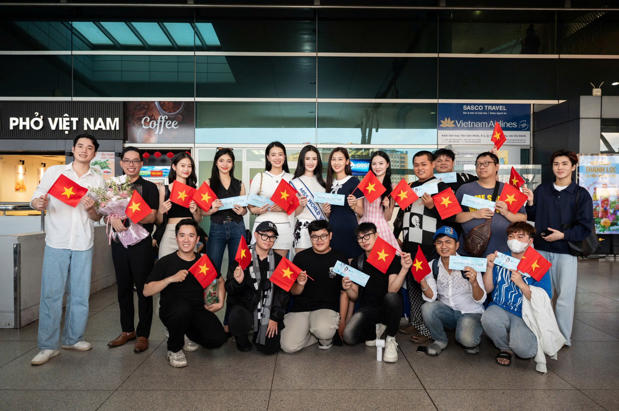 Ý Nhi mang theo hơn 160kg hành lý, sẵn sàng cho hành trình Miss World tại Ấn Độ - Ongkinh