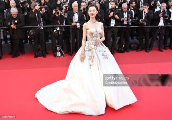 Cannes ngày 3: Chung Sở Hi 'đại chiến' thảm đỏ, Chompoo Araya 'so kè' dàn sao quốc tế - Ống kính