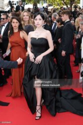 Cannes ngày 6: Mina (TWICE) hóa 'thiên nga đen' quyến rũ, dàn 'thiên thần' Victoria's Secret đốt cháy thảm đỏ - Ống kính