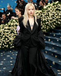 Rosé tái ngộ Met Gala sau 3 năm: Vẫn đẹp và "chất" nhưng chưa đủ wow - Ongkinh