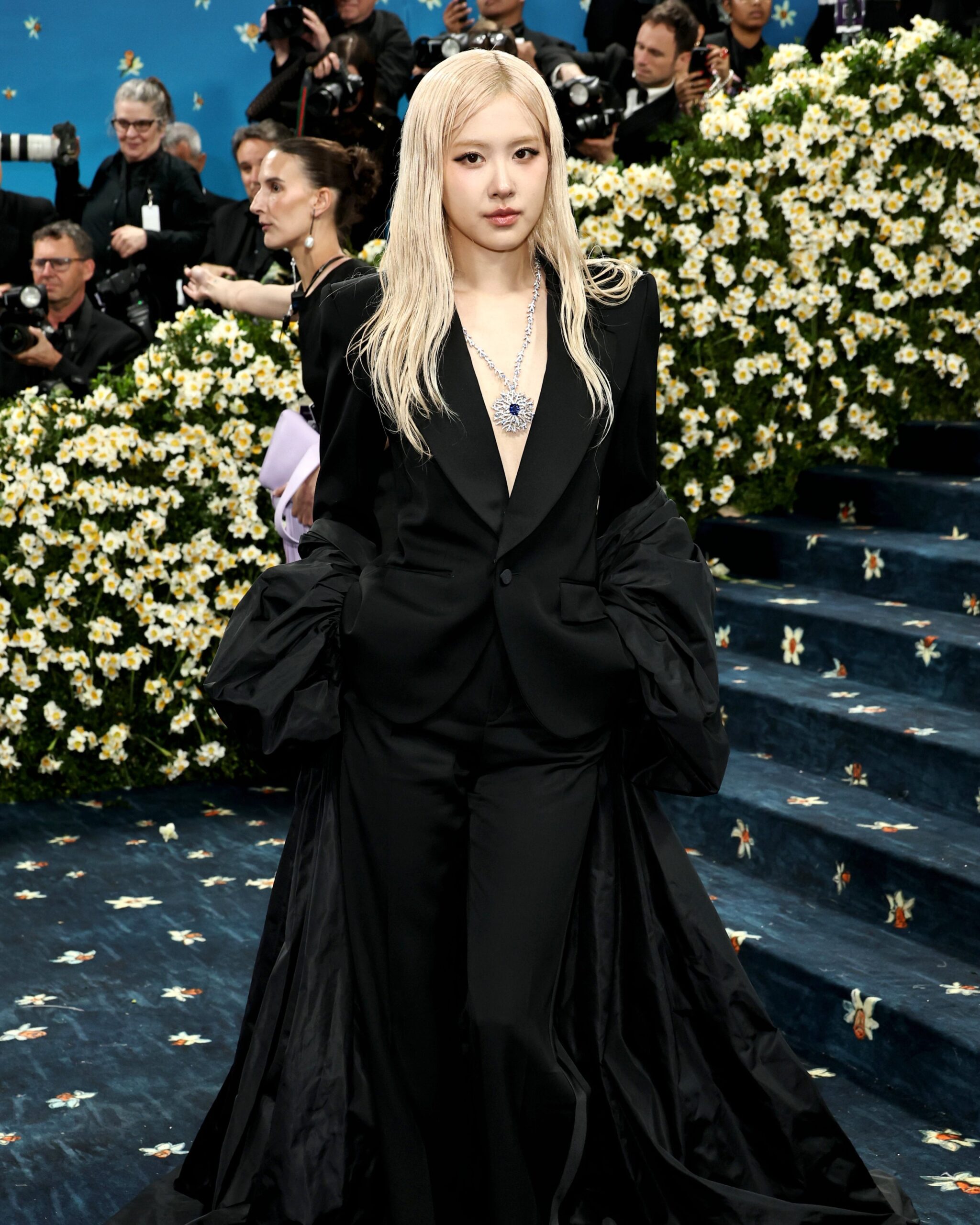 Rosé tái ngộ Met Gala sau 3 năm: Vẫn đẹp và "chất" nhưng chưa đủ wow - Ongkinh