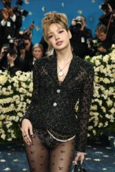 Louis Vuitton chính thức phản hồi về trang phục gây tranh cãi của Lisa (BLACKPINK) - ongkinh