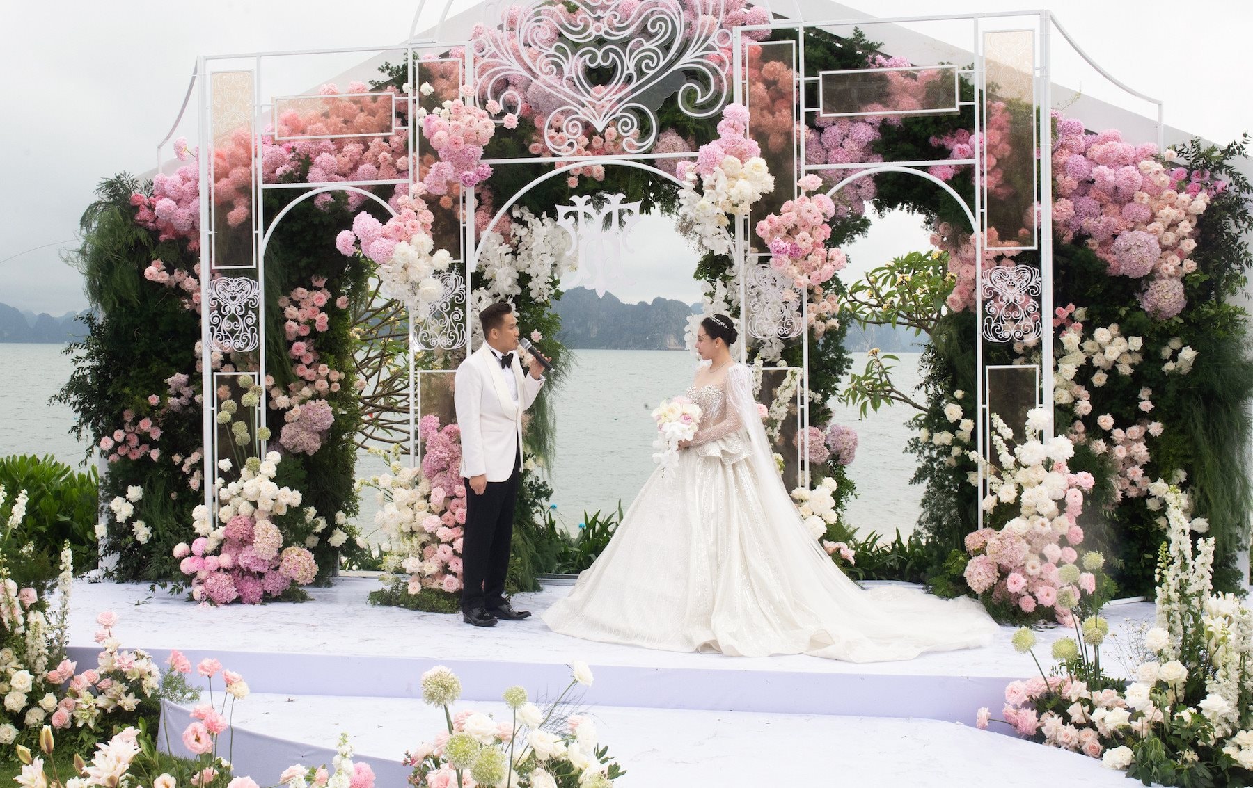 Hồ Quỳnh Hương và chồng doanh nhân lần đầu hé lộ về con trai trong hôn lễ ấm cúng - Ongkinh