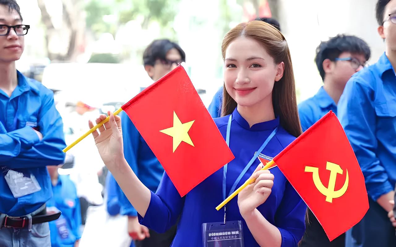 Với những đóng góp theo tinh thần lời dạy của Bác, Hòa Minzy được tuyên dương Thanh niên tiên tiến - ongkinh