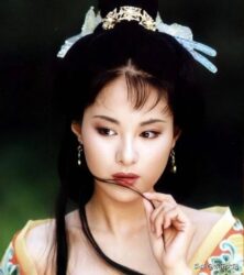 Vì sao "nữ thần vạn người mê" phải đổi tên vì Triệu Vy? - Ống kính