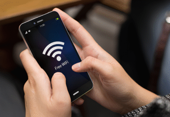 Bị bạn trai chia tay vì điện thoại tự động kết nối wifi của khách sạn-ongkinh