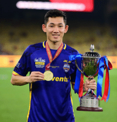 Tiền vệ Nguyễn Hai Long gây "sốt" sau trận đấu với Manchester United - Ongkinh