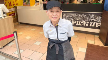 Ở tuổi 92, cụ bà Nhật Bản vẫn gắn bó với công việc tại McDonald's -ongkinh