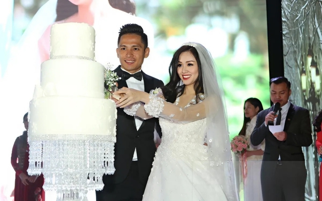 Tình yêu "sáng tỏ": Bức ảnh hé lộ hôn nhân viên mãn của Tâm Tít và chồng - Ống kính