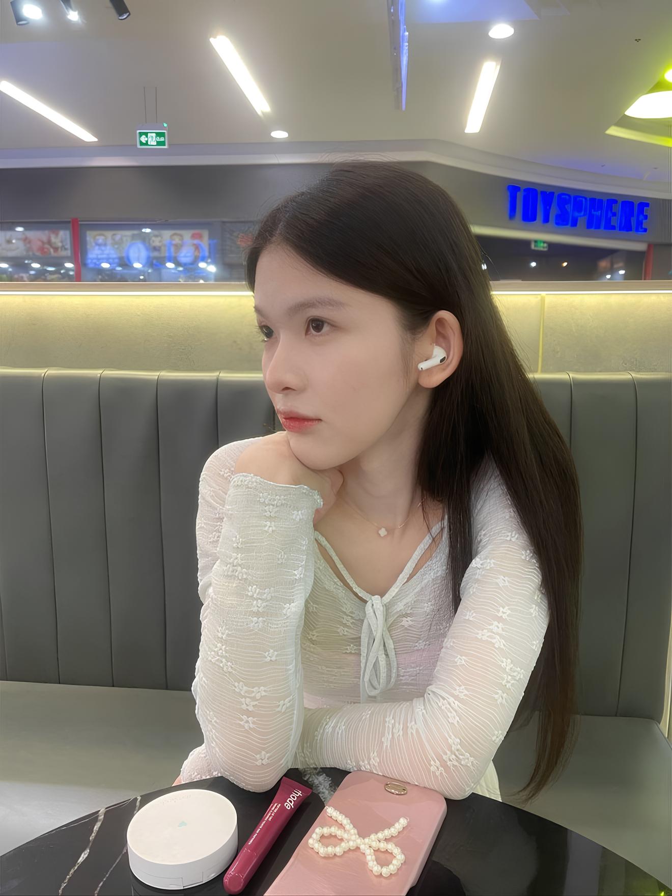 Mỹ nhân chuyển giới Việt Nam gây sốt với nhan sắc không son phấn, ví như 'bạch nguyệt quang' Chương Nhược Nam - ongkinh