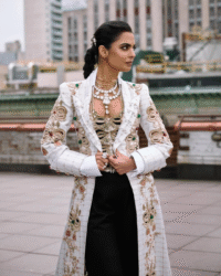 "Gái cưng" tỷ phú châu Á tại Met Gala: Trang sức 3,5 nghìn tỷ đồng "gây choáng" - Ongkinh