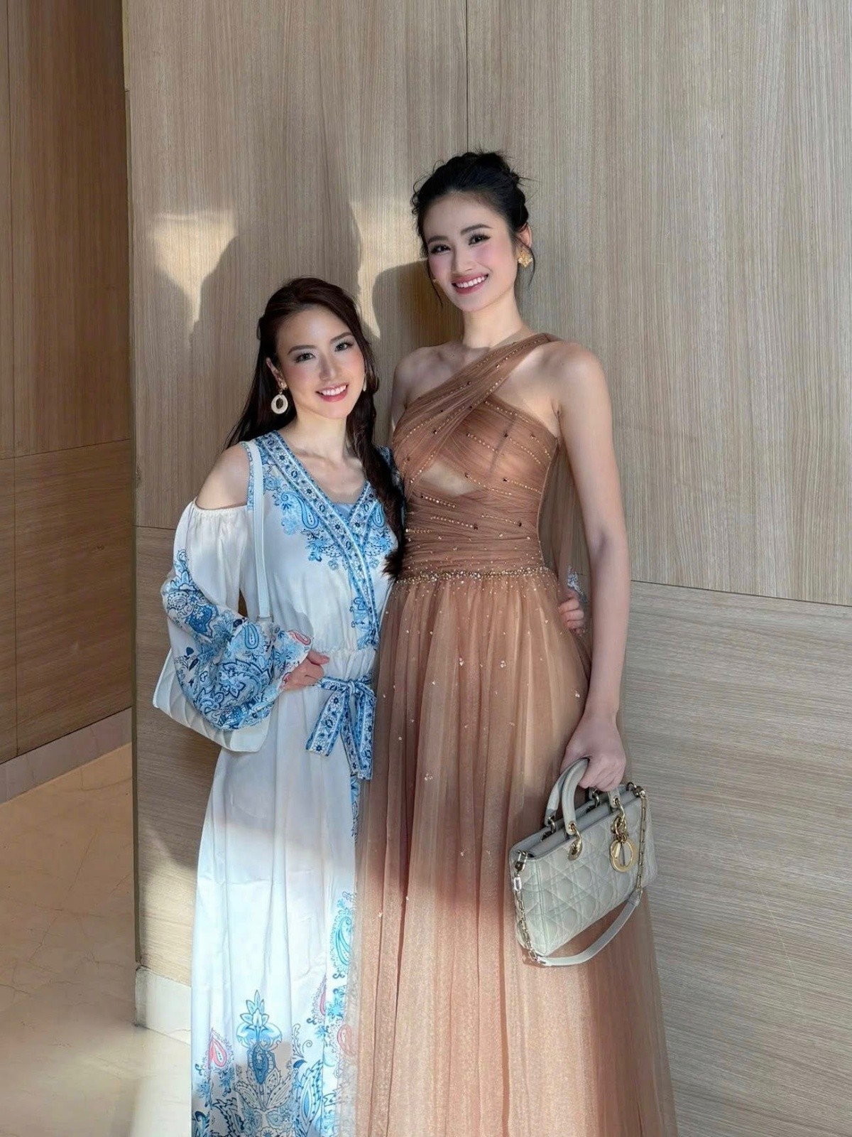 Ngày 3 Miss World: Ý Nhi tỏa sáng với gu thời trang đẳng cấp - Ongkinh