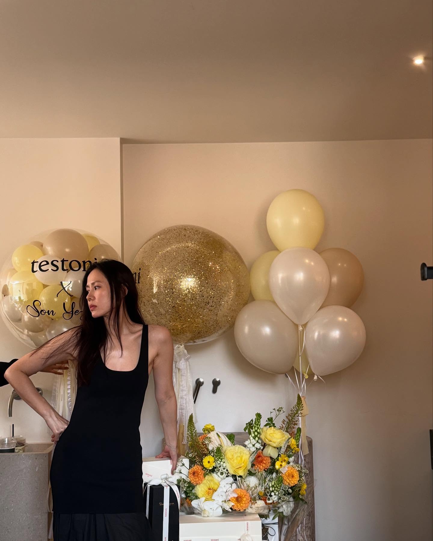 Son Ye Jin "đốt mắt" fan bằng ảnh mới: Mẹ một con gợi cảm đến khó tin - Ống kính