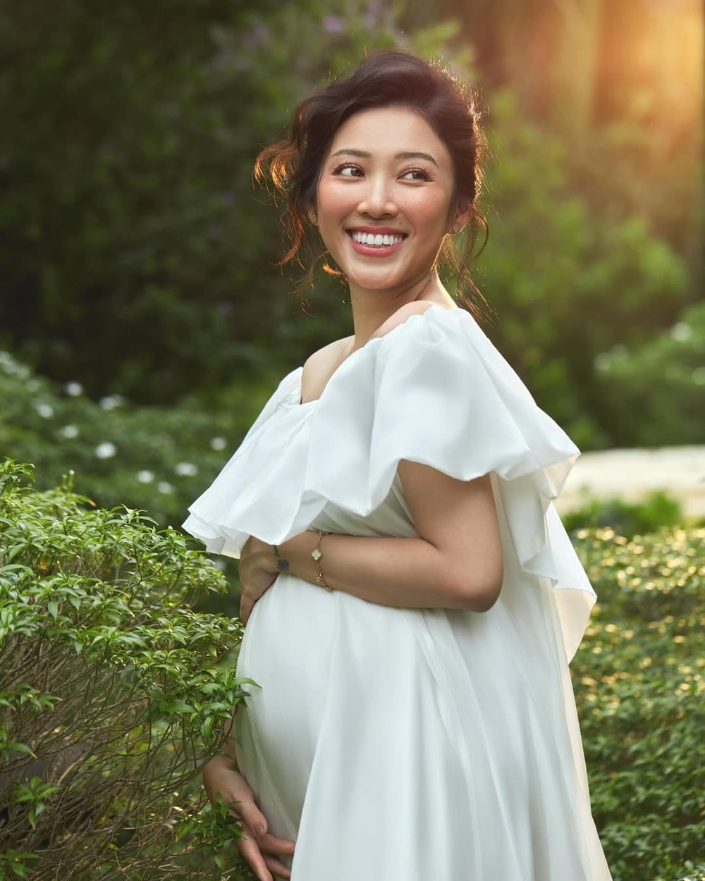 MC Yumi Dương mang thai lớn vẫn đầy quyến rũ, thần thái cuốn hút - Ongkinh
