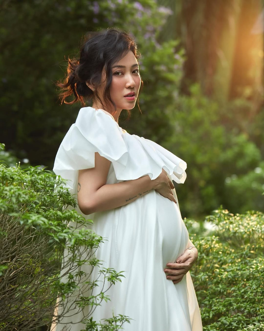 MC Yumi Dương mang thai lớn vẫn đầy quyến rũ, thần thái cuốn hút - Ongkinh