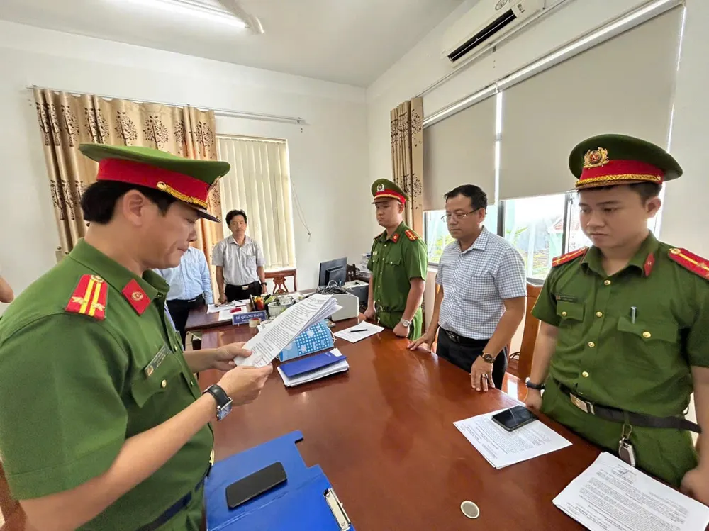 Bắt giữ nguyên cán bộ Trung tâm Phát triển quỹ đất Tam Kỳ -ongkinh