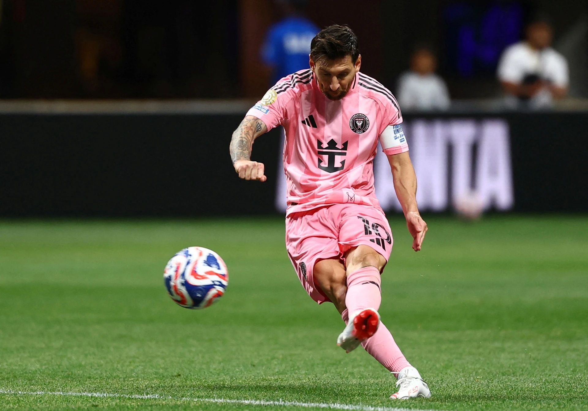 Messi lập kỷ lục "vô tiền khoáng hậu": 1.250 lần in dấu giày vào bàn thắng - Ongkinh