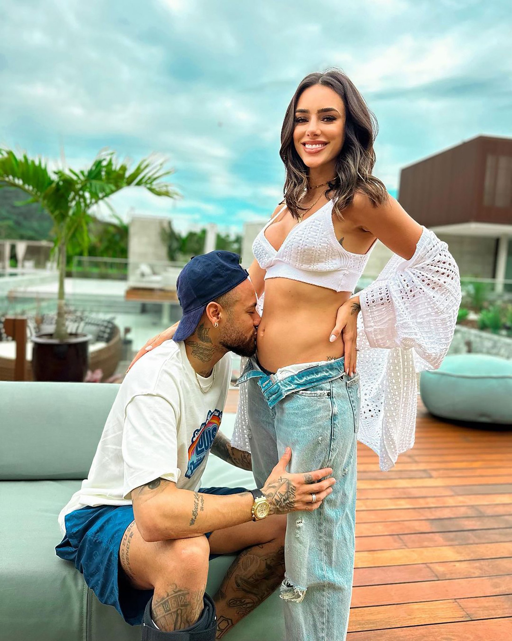 Bạn gái Neymar tiết lộ cả hai đã bí mật kết hôn - Ongkinh