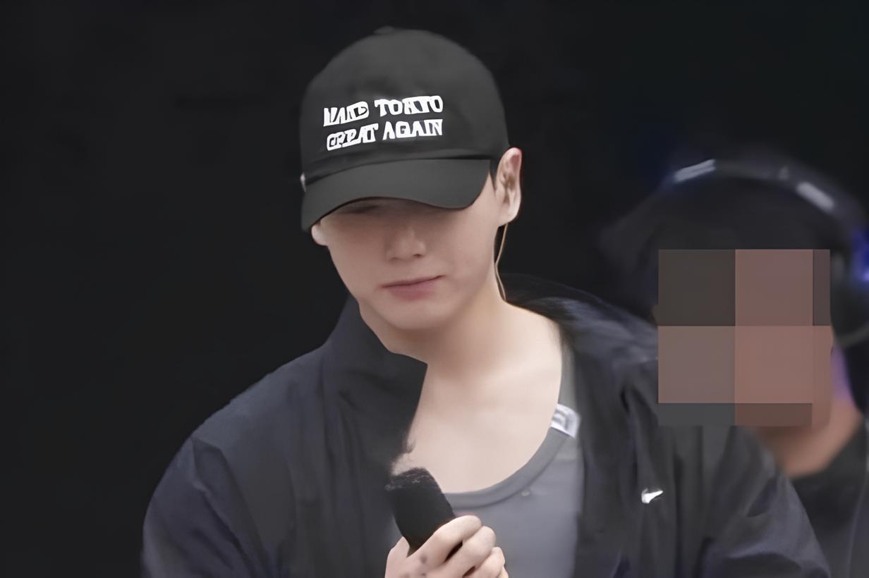 Jung Kook bị chỉ trích vì đội mũ nhạy cảm, phải lên tiếng xin lỗi-ongkinh