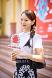 Cư dân mạng tiết lộ về Lan Phương sau clip chơi với con - Ống kính
