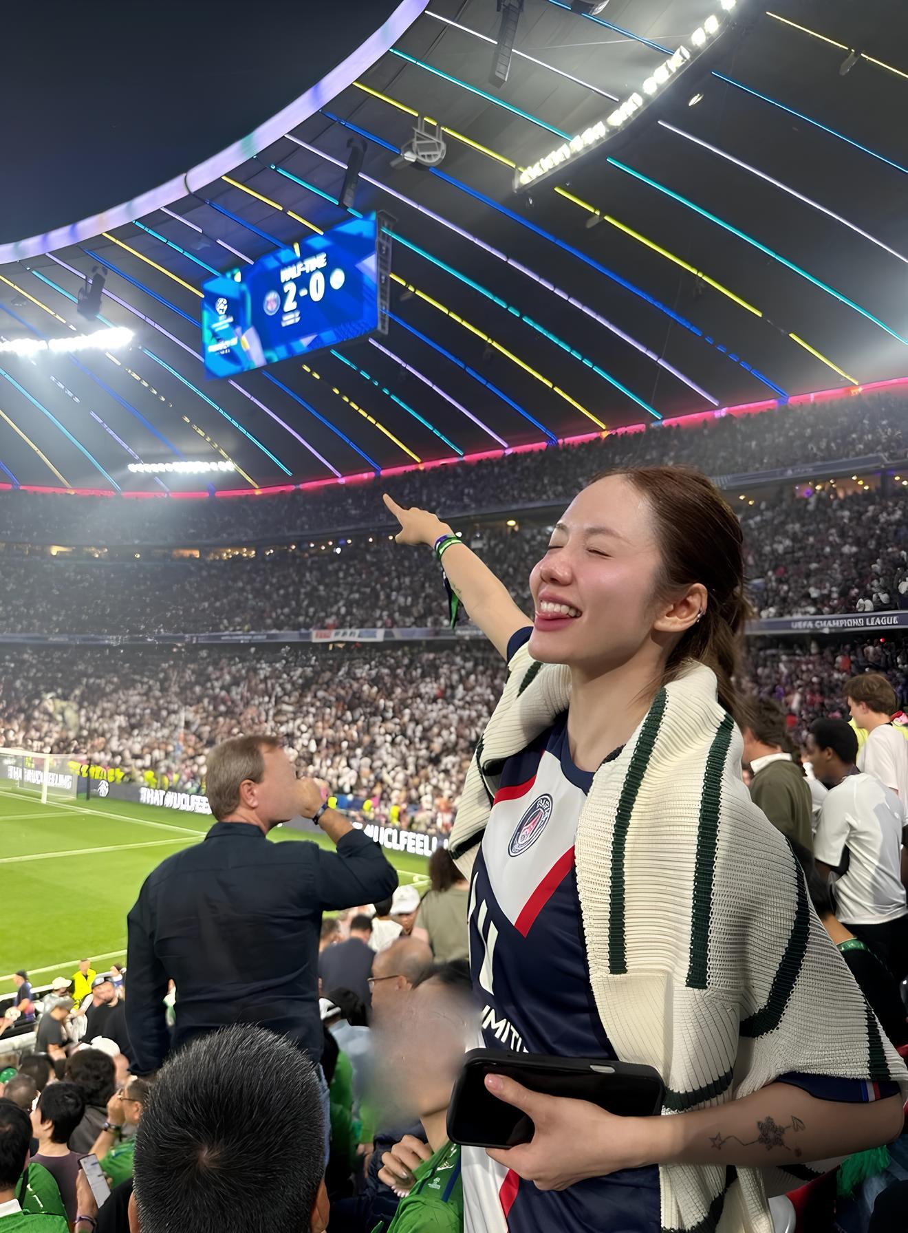 Tuấn Hưng, Phương Ly bày tỏ sự phấn khởi khi PSG lên ngôi vô địch Champions League - Ongkinh