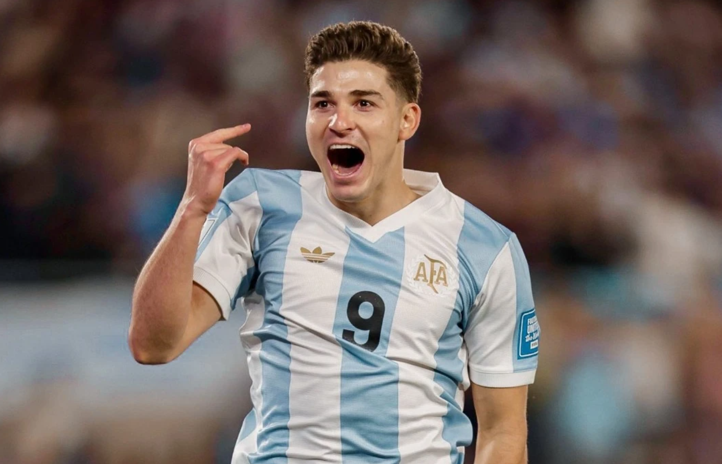 Julian Alvarez tỏa sáng, Argentina nhẹ nhàng hạ Chile - Ongkinh