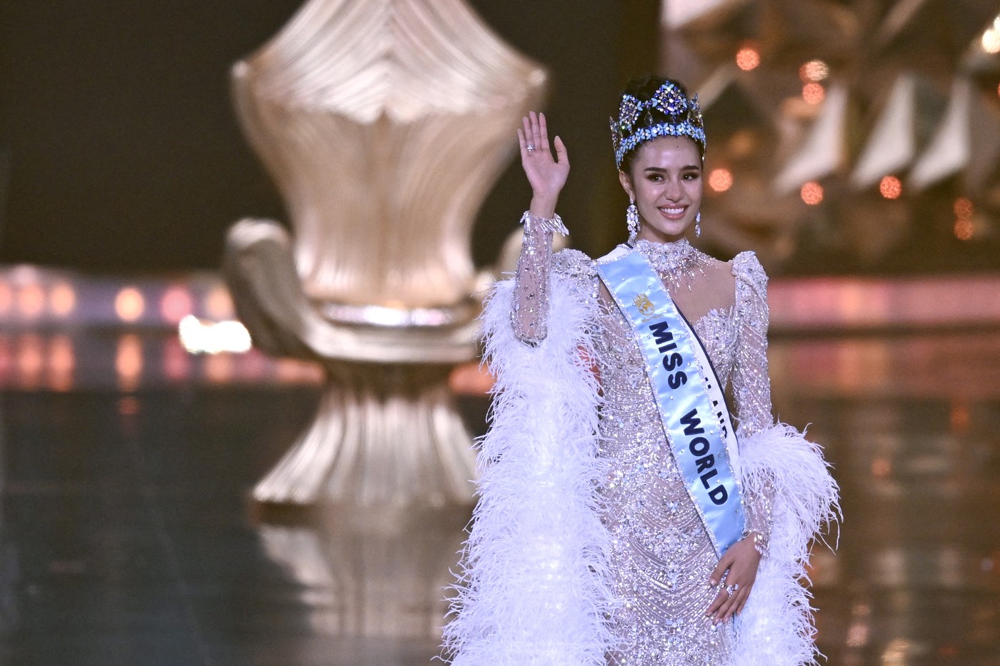 Đại diện Thái Lan Opal Suchata Chuangsri đăng quang Miss World 2025 - Ongkinh